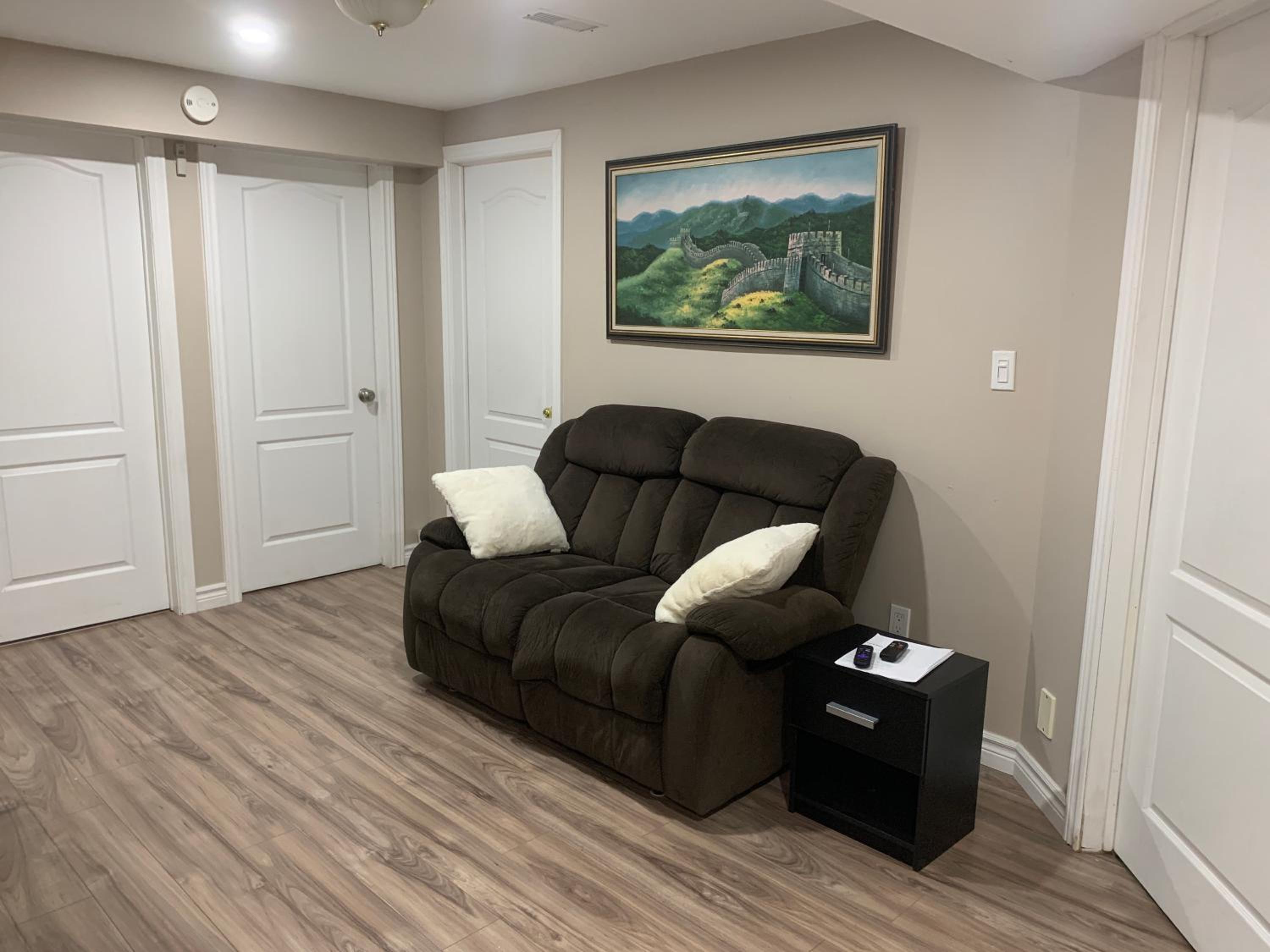 Guelph Vacations - 1 room in a cozy and beautiful basement - Property Image 7