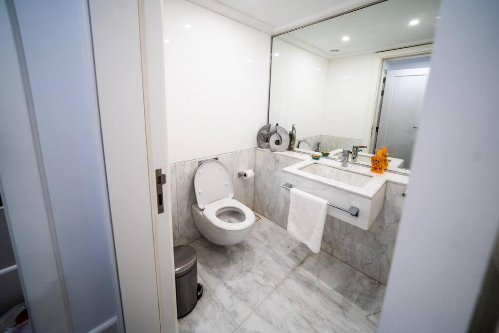 Boulevard, Abdali Luxury 1 BR Apartment view 5