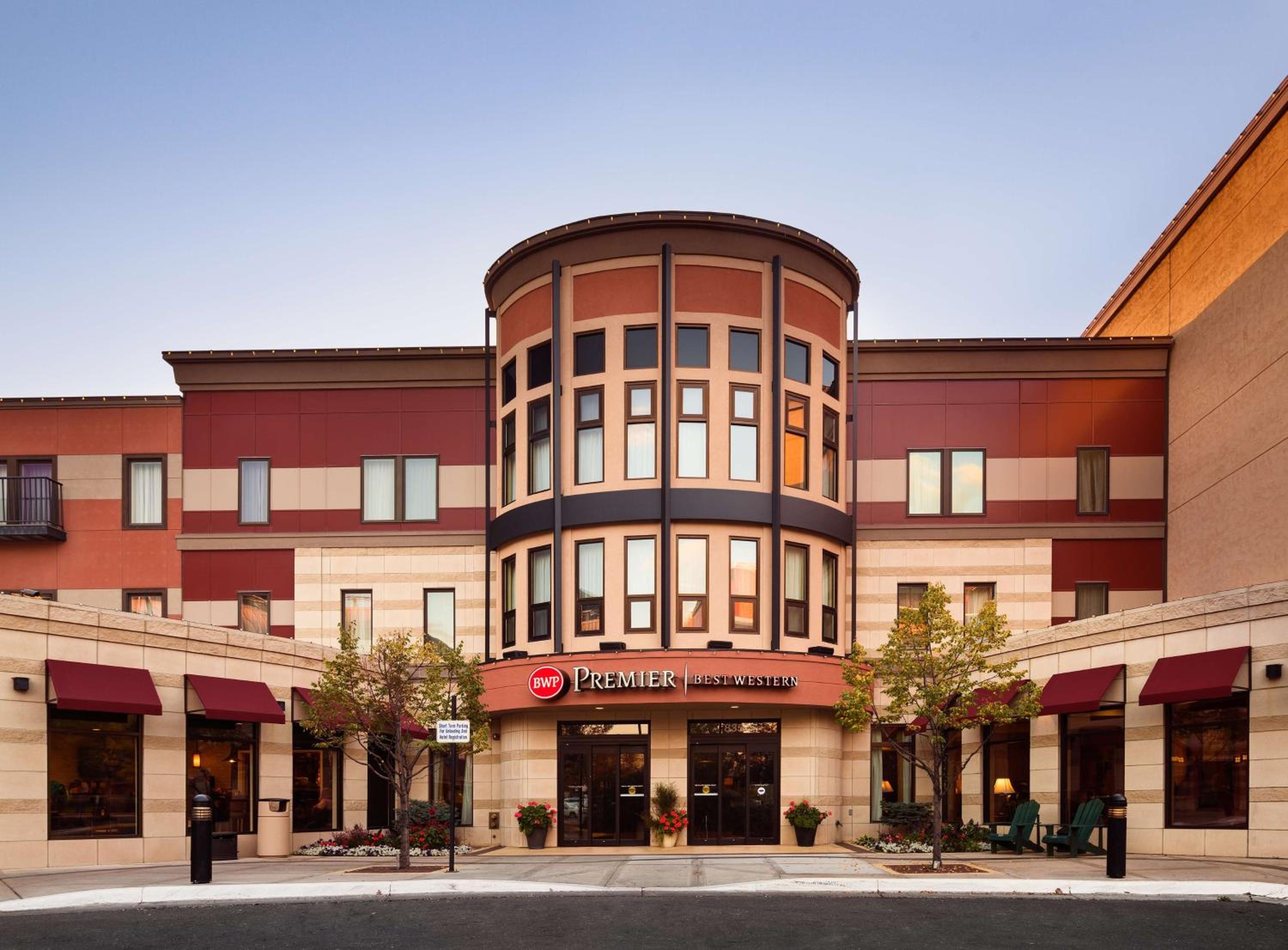 Helena Vacations - Best Western Premier Helena Great Northern Hotel - Property Image 1