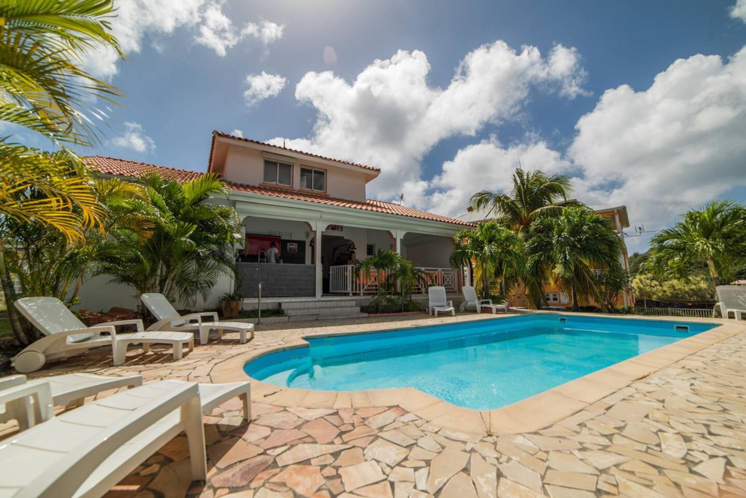 Maison conviviale à Sainte-Anne avec piscine privée view 3