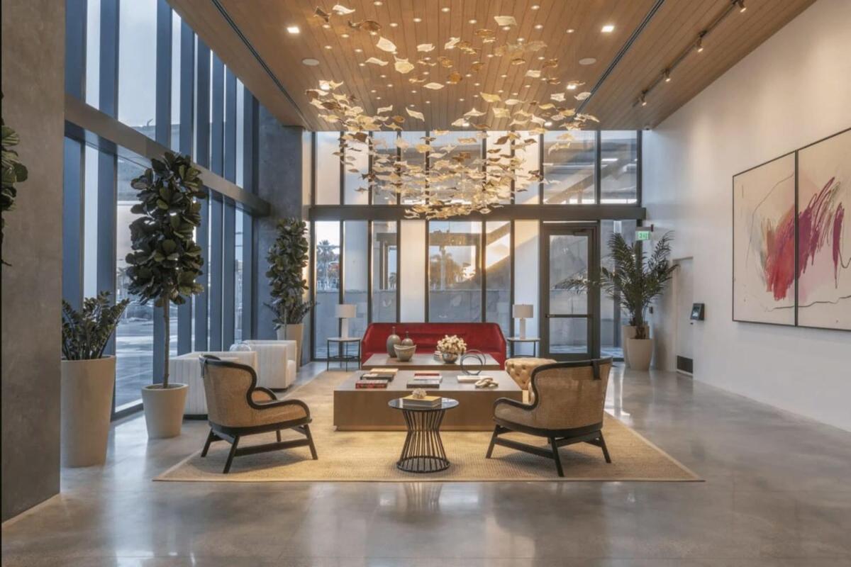 Ocean View 2 BR Downtown 5 minutes from Miami Beach