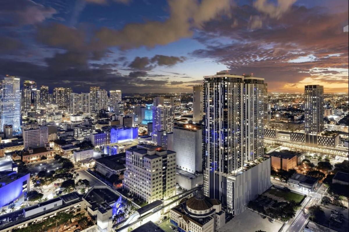 Ocean View 2 BR Downtown 5 minutes from Miami Beach