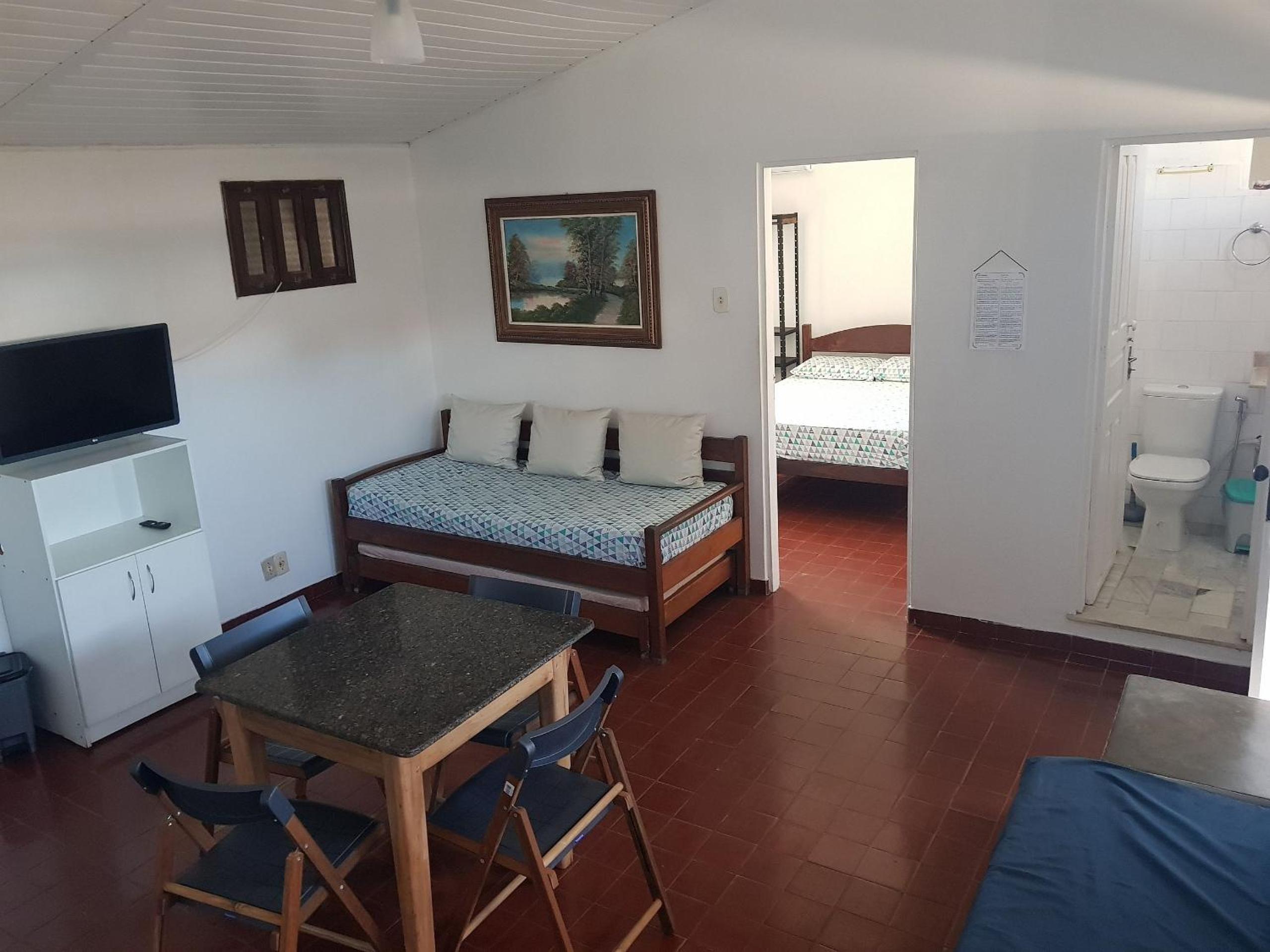 APART STUDIOS PONTAL - Aeroporto a 300 m - Praia 1,5 Km - Centro 2,5 Km - Cozinha Privativa - Mercado GBARBOSA e Padaria 450 m - Próx diversos Comércios a pé - Ar condic - Studios de 15 a 38 m2 Bem Equipados e Funcionais - Ideal Turismo e Trabalho