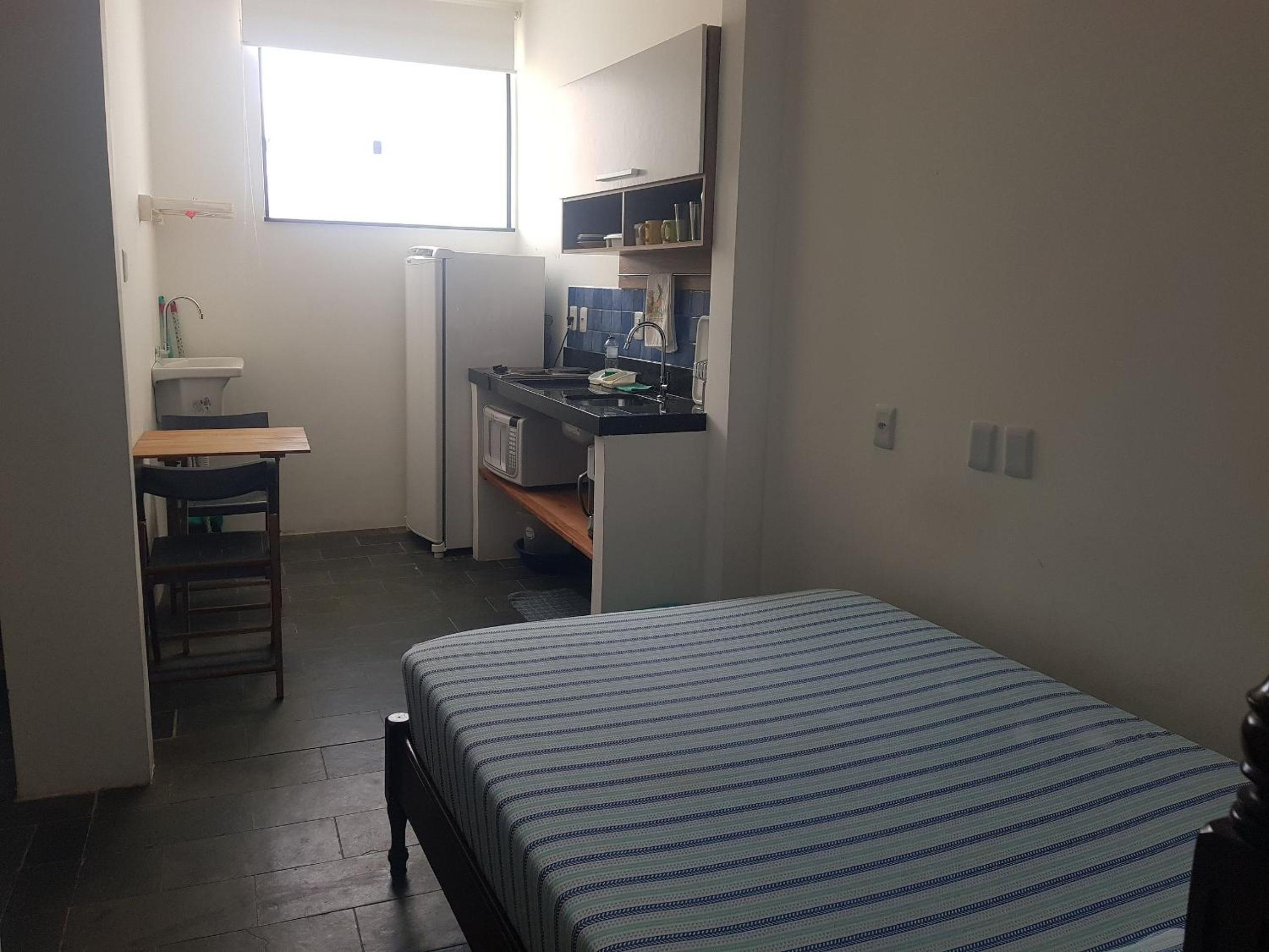 APART STUDIOS PONTAL - Aeroporto a 300 m - Praia 1,5 Km - Centro 2,5 Km - Cozinha Privativa - Mercado GBARBOSA e Padaria 450 m - Próx diversos Comércios a pé - Ar condic - Studios de 15 a 38 m2 Bem Equipados e Funcionais - Ideal Turismo e Trabalho