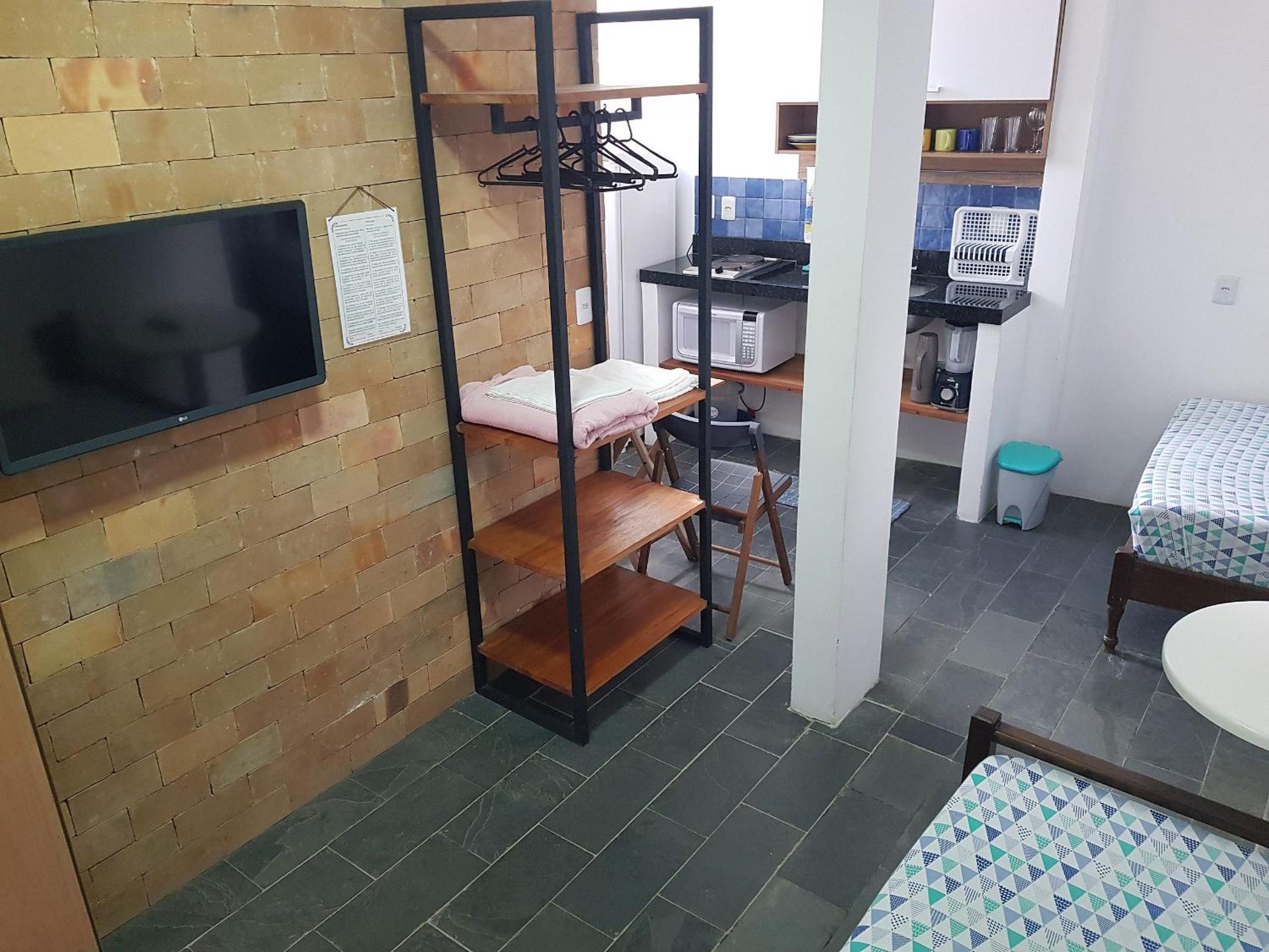 APART STUDIOS PONTAL - Aeroporto a 300 m - Praia 1,5 Km - Centro 2,5 Km - Cozinha Privativa - Mercado GBARBOSA e Padaria 450 m - Próx diversos Comércios a pé - Ar condic - Studios de 15 a 38 m2 Bem Equipados e Funcionais - Ideal Turismo e Trabalho