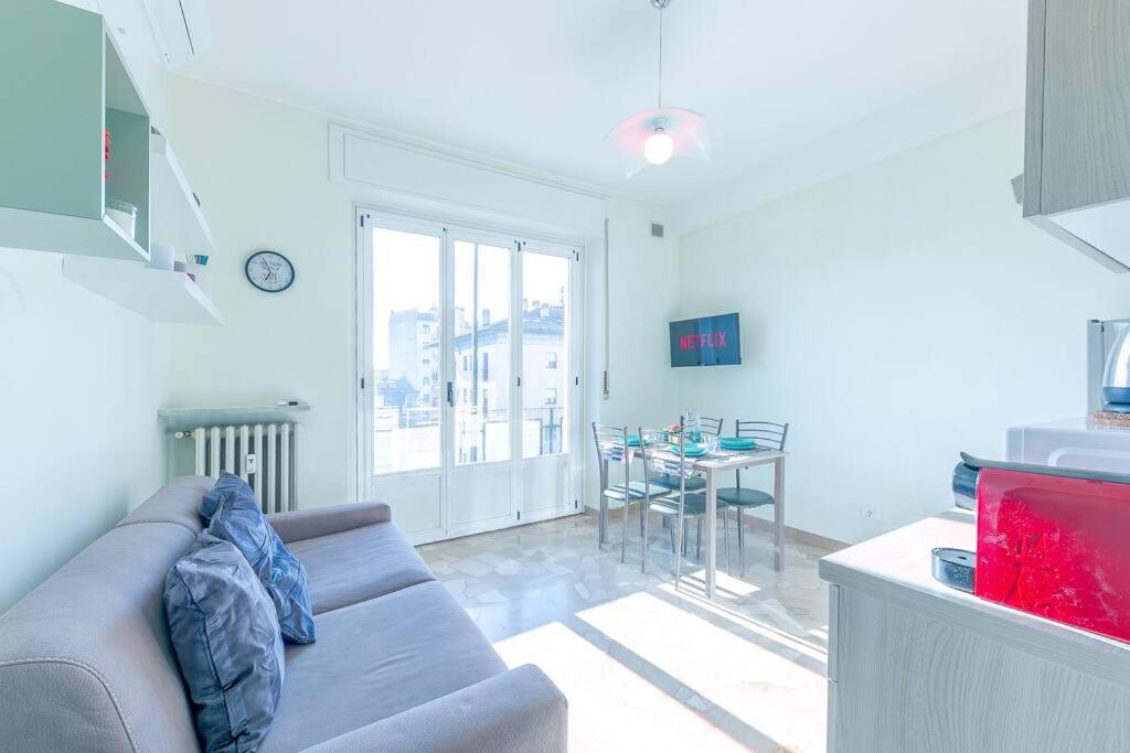 [Navigli - Downtown - Duomo] Spacious Two Bedroom Apartment - Close to Metro - AC - Wi-Fi