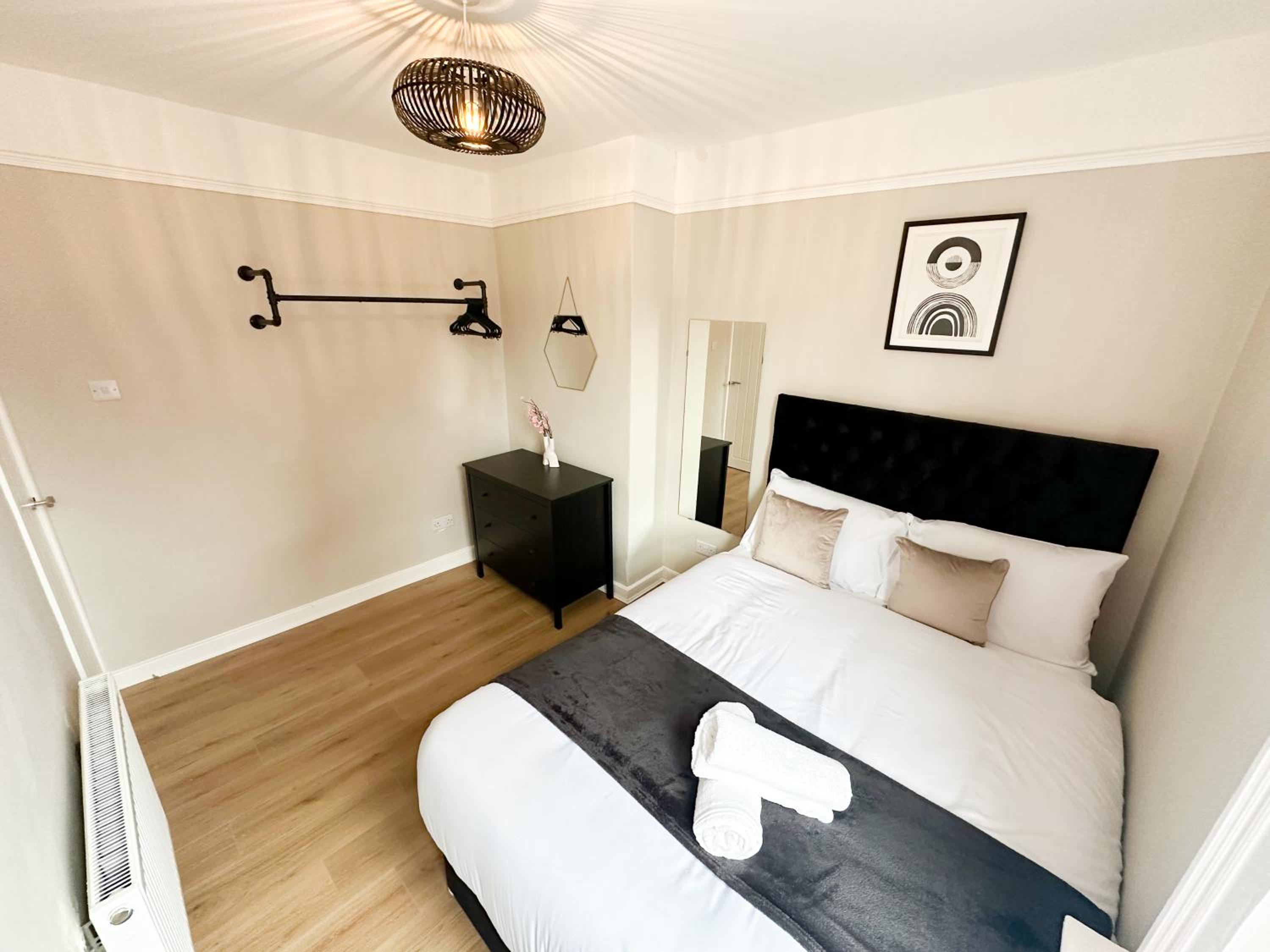 2 Bedroom house 10 mins to City Centre & Albert Dock photo 2