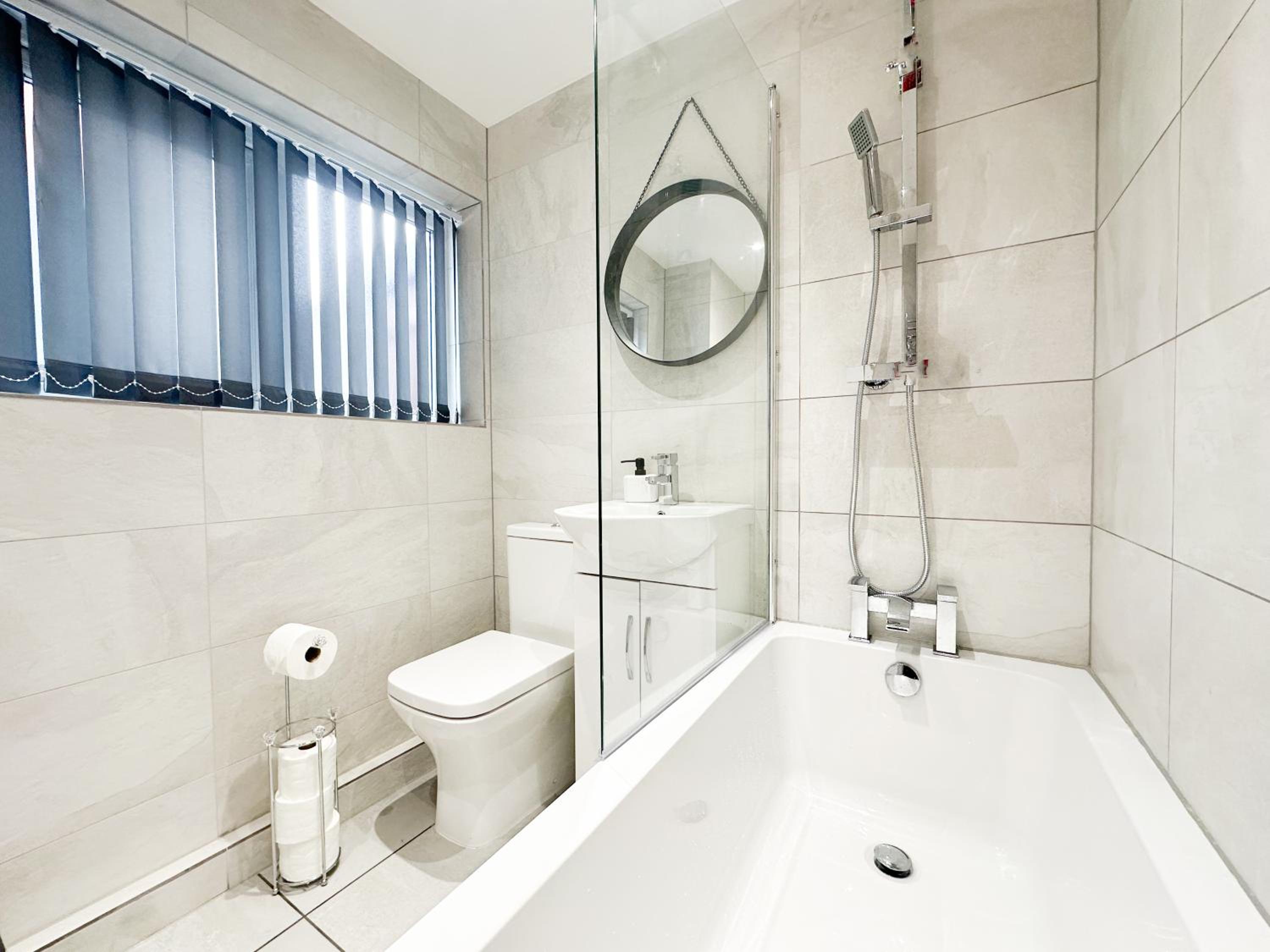 2 Bedroom house 10 mins to City Centre & Albert Dock photo 5