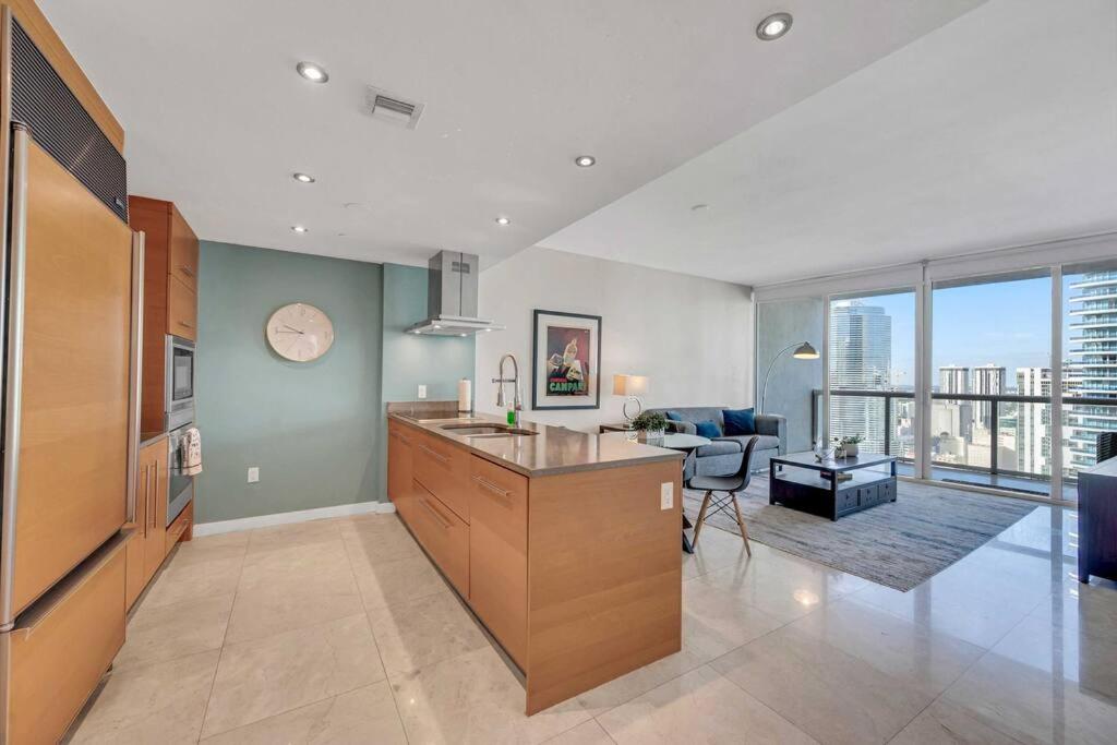 Icon 39th Floor 1 Bedroom apartment- Bay & City View- FREE SPA