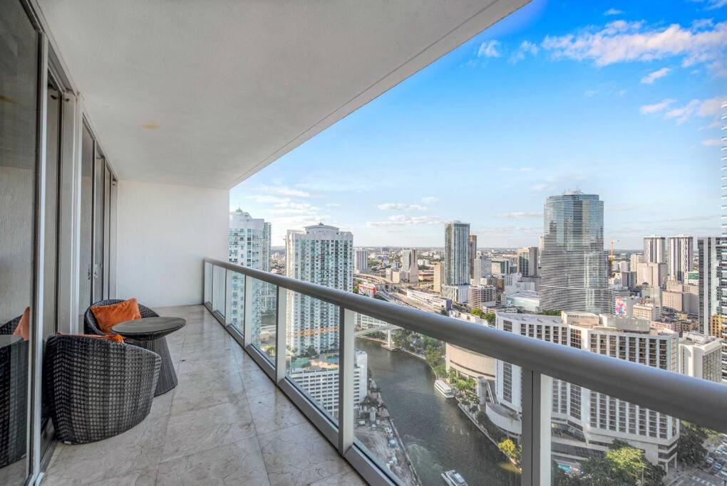 Icon 39th Floor 1 Bedroom apartment- Bay & City View- FREE SPA