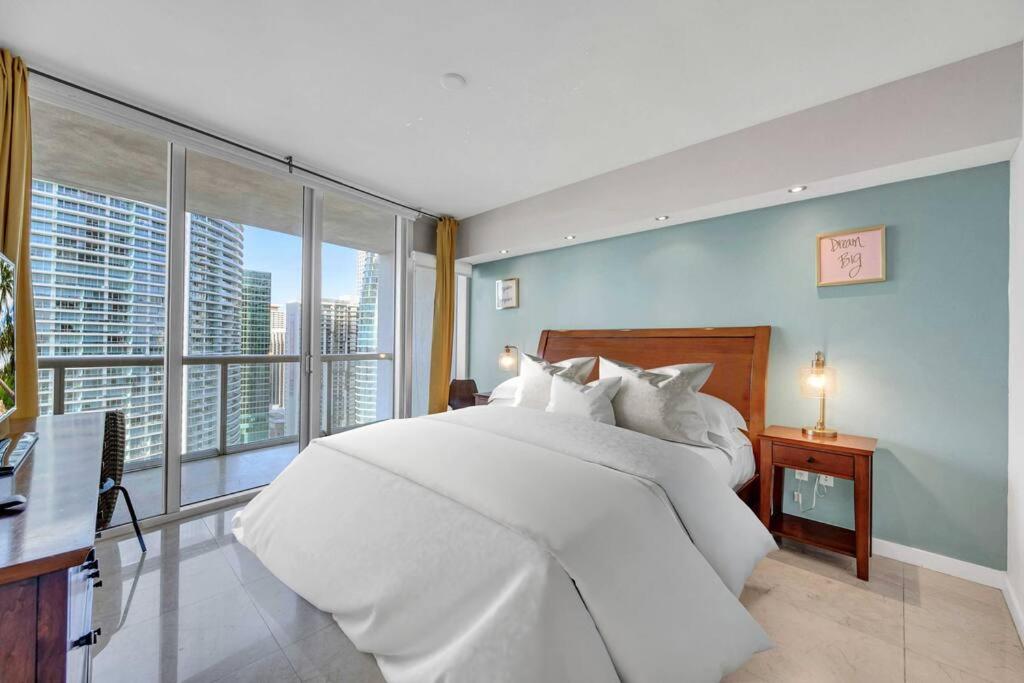 Icon 39th Floor 1 Bedroom apartment- Bay & City View- FREE SPA