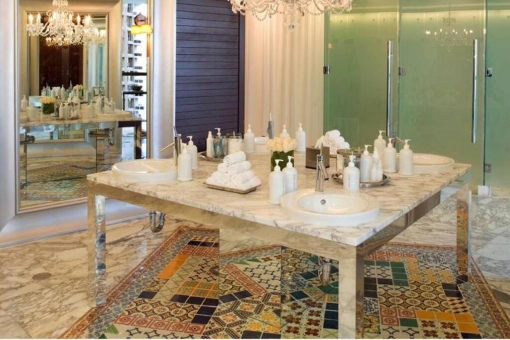 Icon 39th Floor 1 Bedroom apartment- Bay & City View- FREE SPA