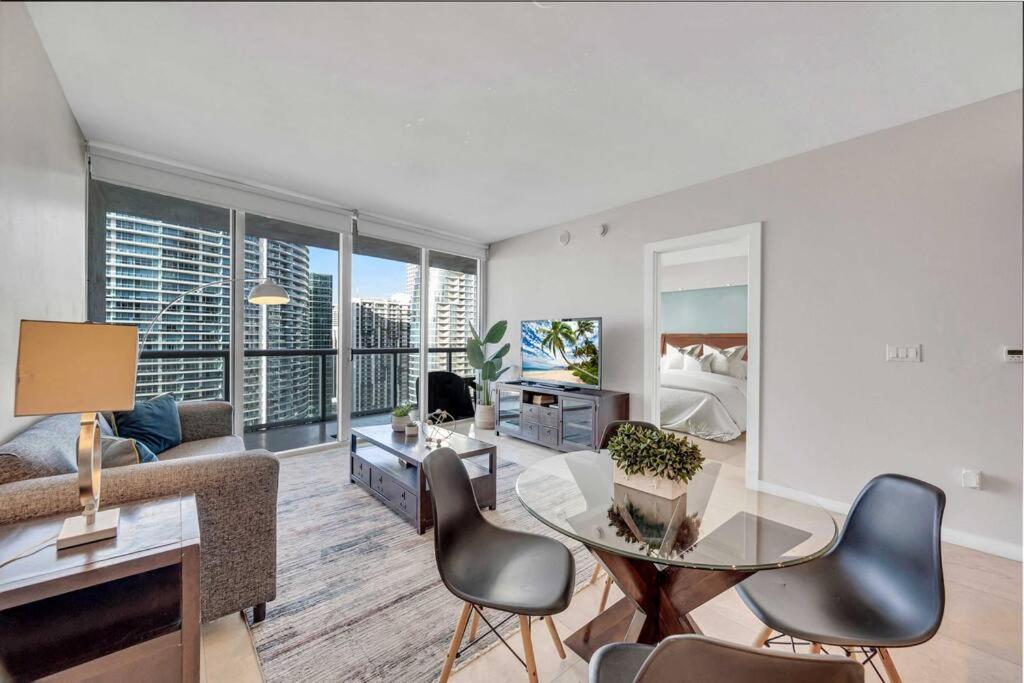 Icon 39th Floor 1 Bedroom apartment- Bay & City View- FREE SPA