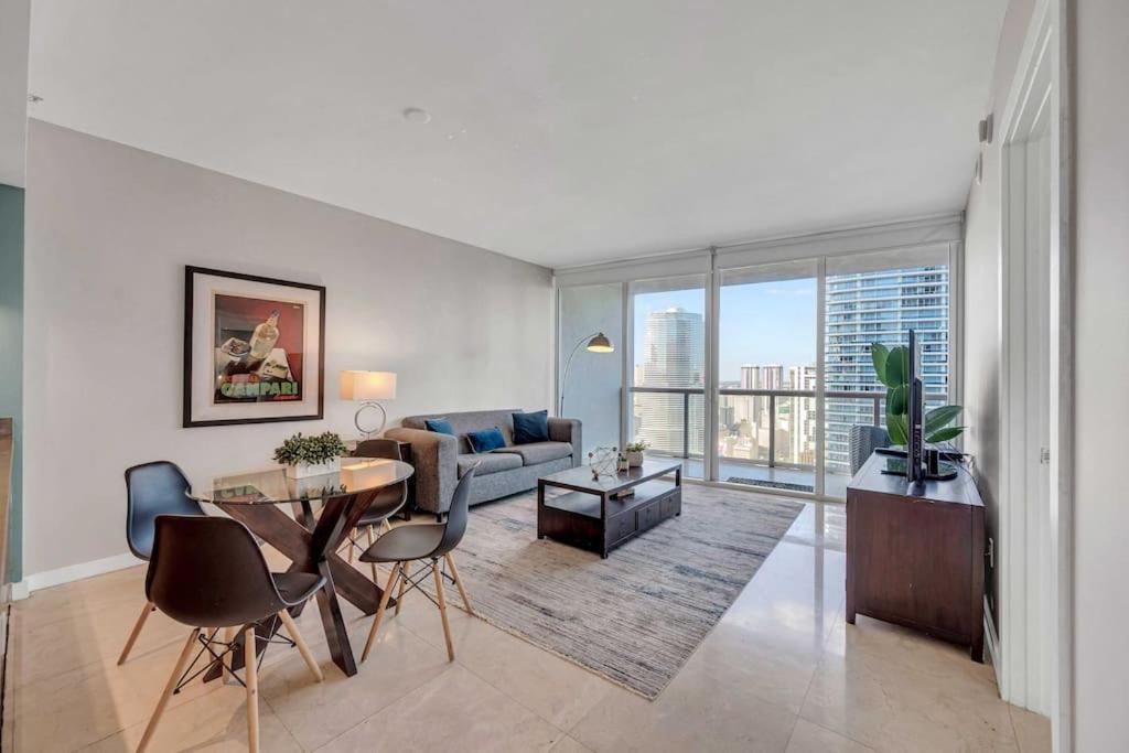 Icon 39th Floor 1 Bedroom apartment- Bay & City View- FREE SPA