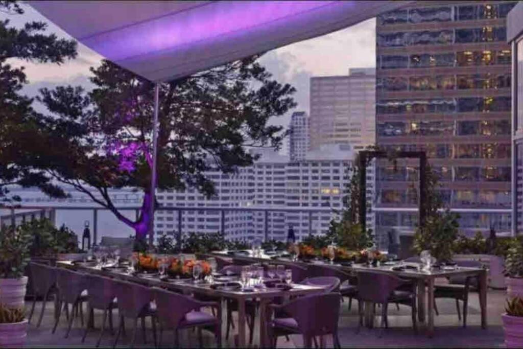 Icon 39th Floor 1 Bedroom apartment- Bay & City View- FREE SPA