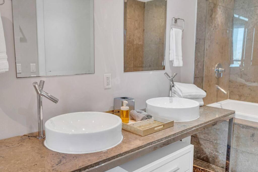 Icon 39th Floor 1 Bedroom apartment- Bay & City View- FREE SPA