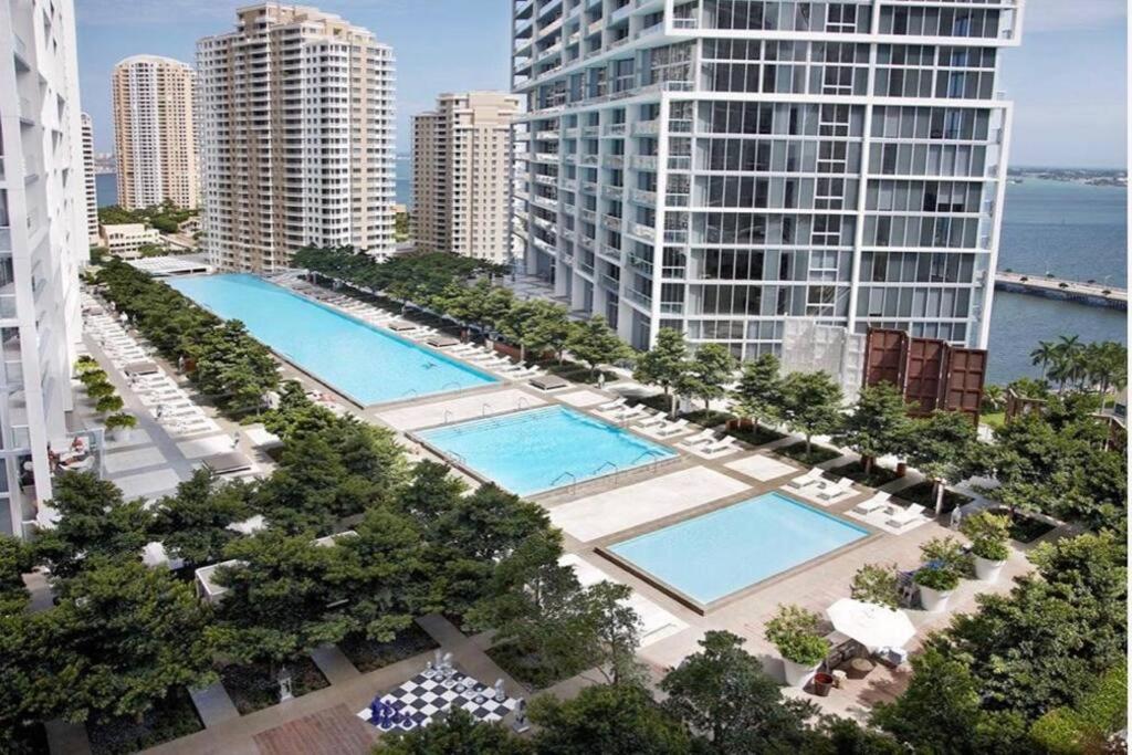 Icon 39th Floor 1 Bedroom apartment- Bay & City View- FREE SPA