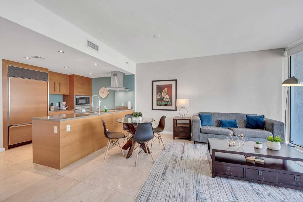 Icon 39th Floor 1 Bedroom apartment- Bay & City View- FREE SPA