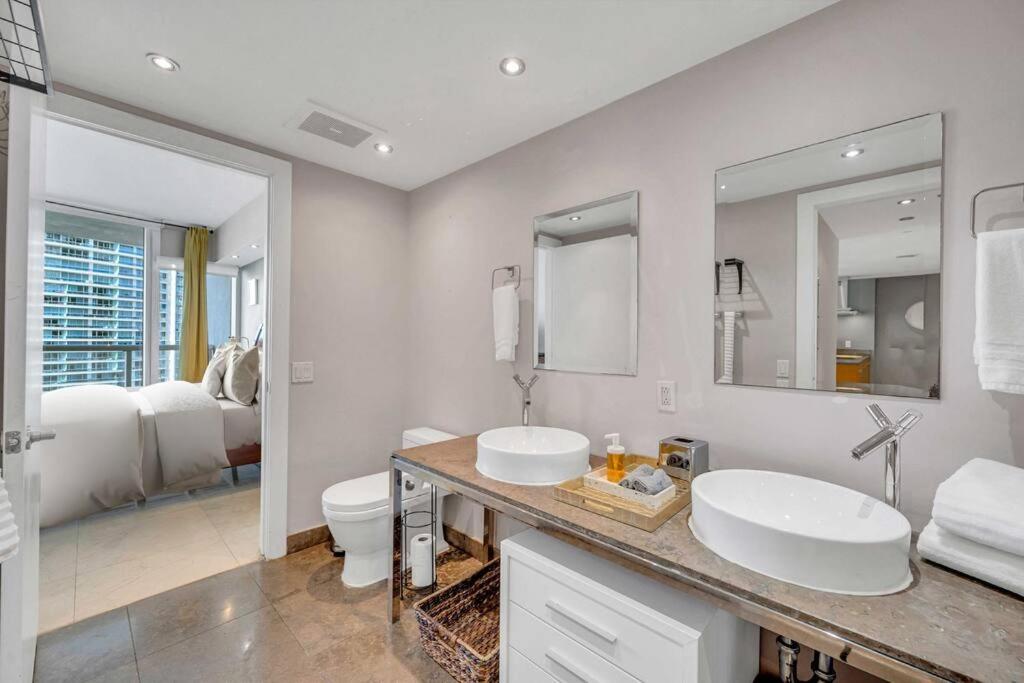 Icon 39th Floor 1 Bedroom apartment- Bay & City View- FREE SPA
