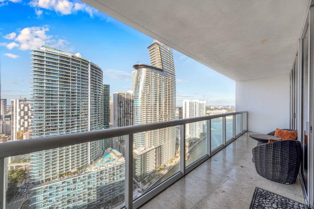 Icon 39th Floor 1 Bedroom apartment- Bay & City View- FREE SPA