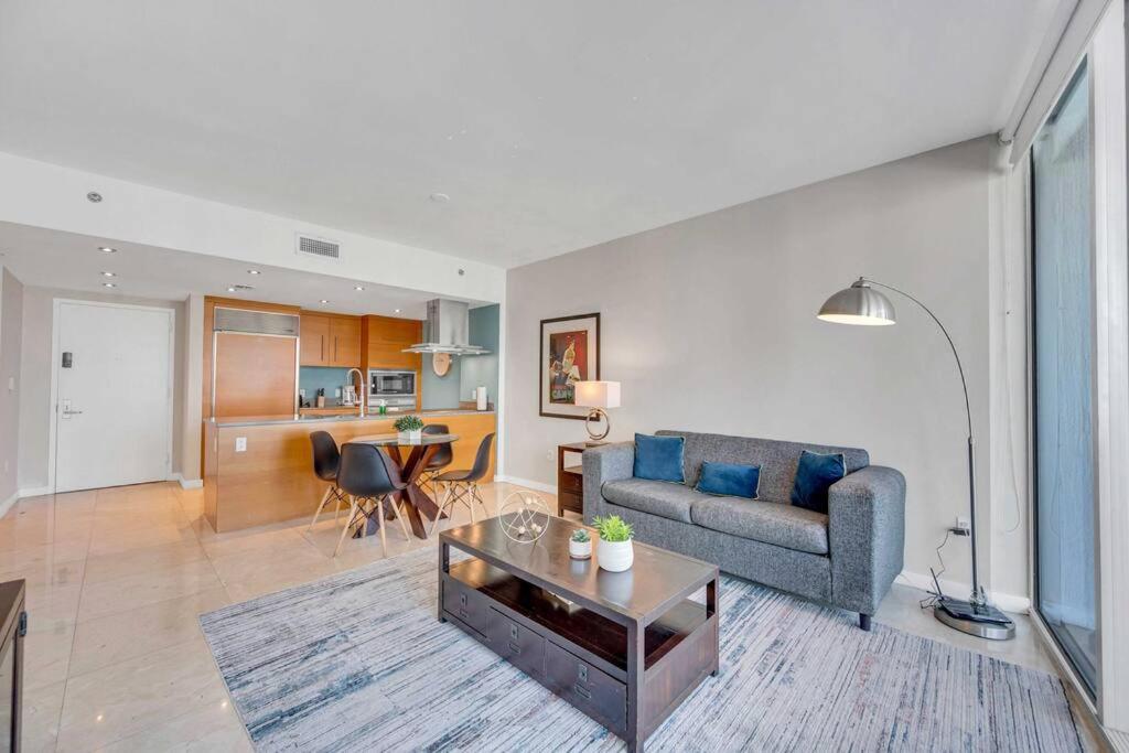 Icon 39th Floor 1 Bedroom apartment- Bay & City View- FREE SPA