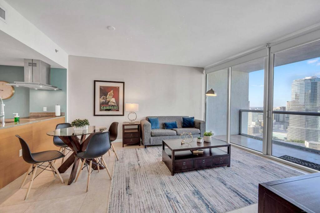 Icon 39th Floor 1 Bedroom apartment- Bay & City View- FREE SPA