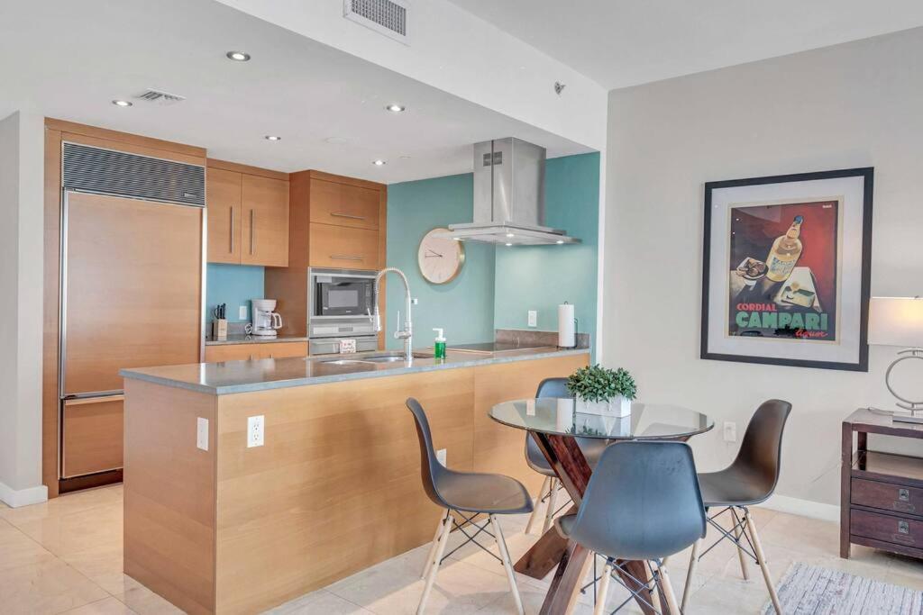 Icon 39th Floor 1 Bedroom apartment- Bay & City View- FREE SPA