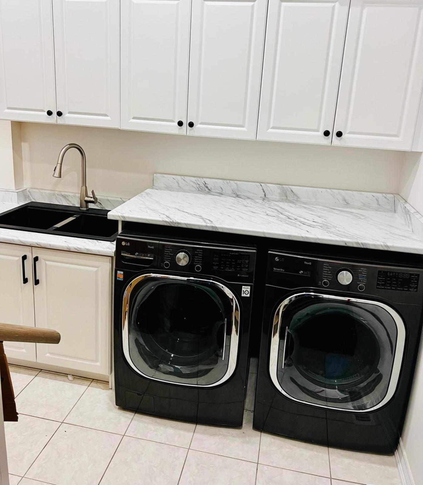 Luxury Oakville Home, Hot Tub, Fireplace, New Home - Property Image 18