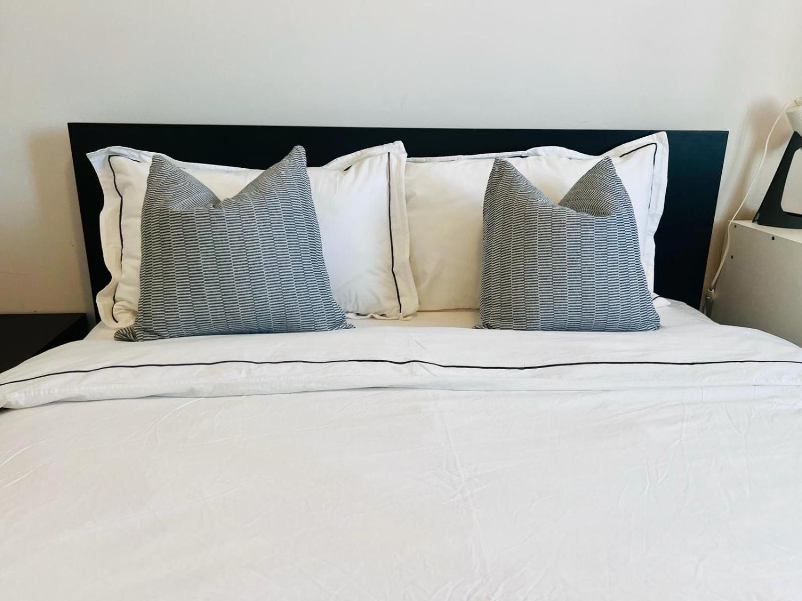 Luxury Oakville Home, Hot Tub, Fireplace, New Home - Property Image 2