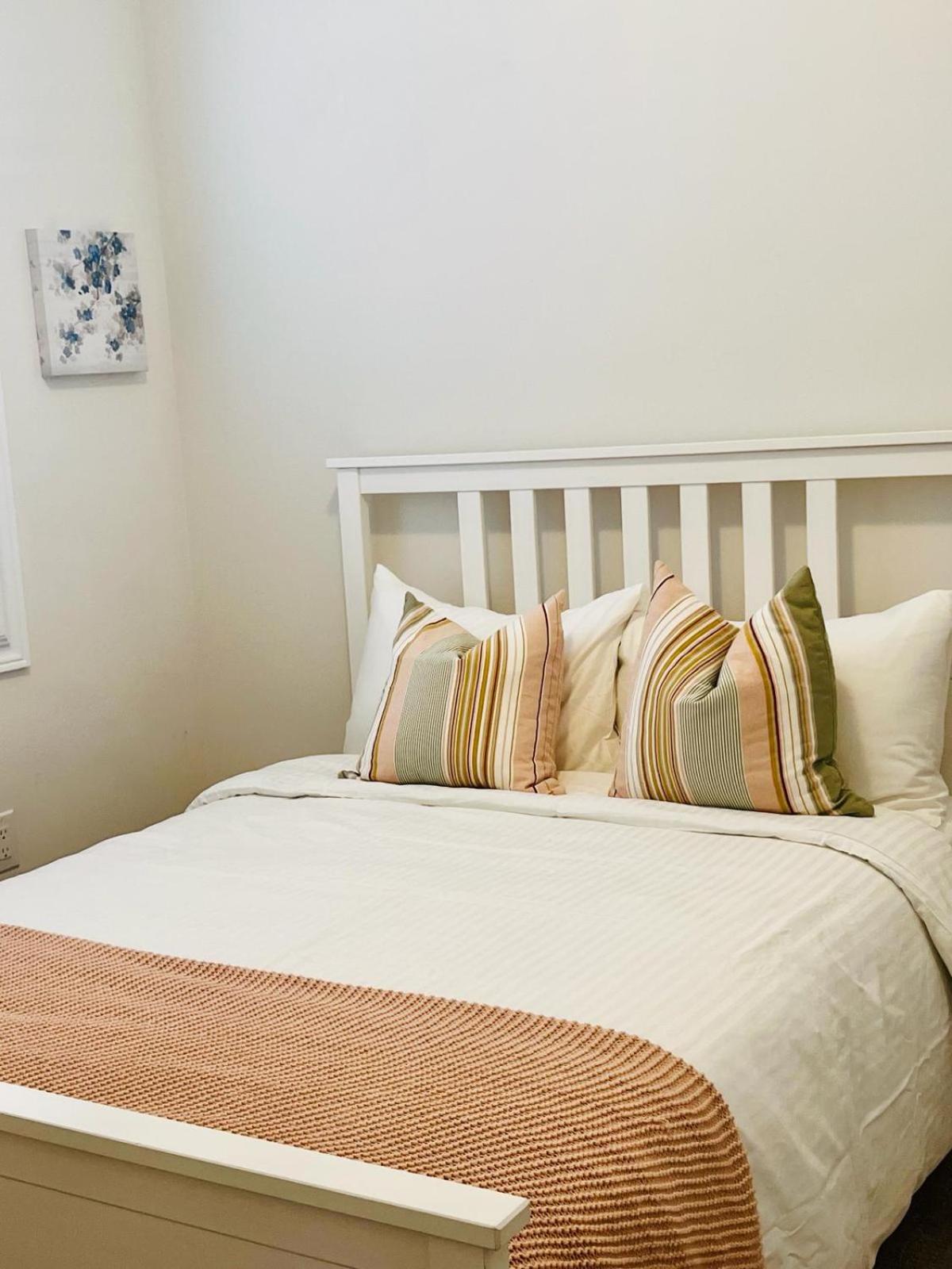 Luxury Oakville Home, Hot Tub, Fireplace, New Home - Property Image 13