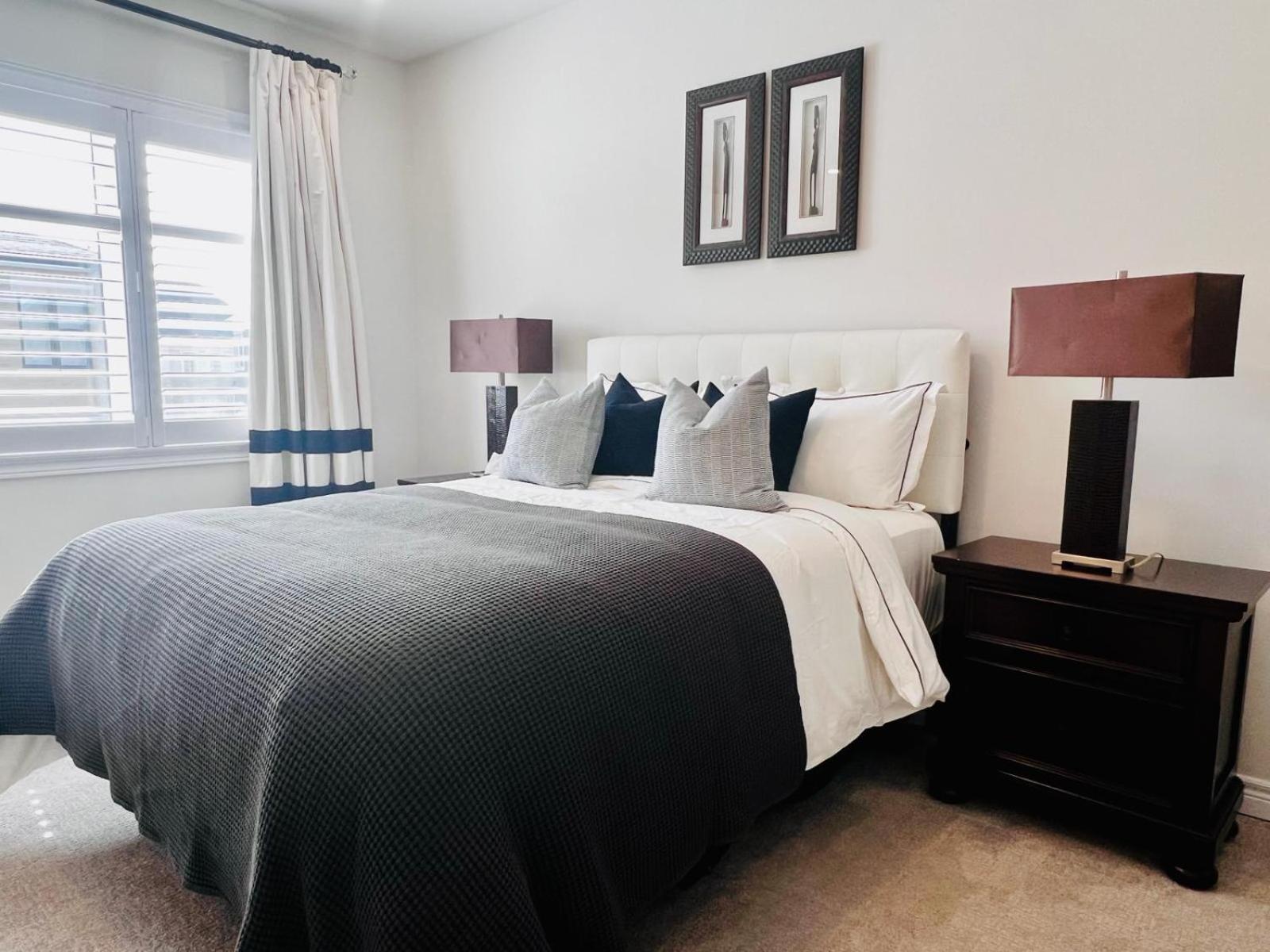 Luxury Oakville Home, Hot Tub, Fireplace, New Home - Property Image 45