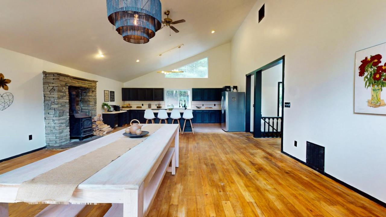 The Stone Mason - Large Modern Home on 5 Acres - 2 Hrs from NYC view 5