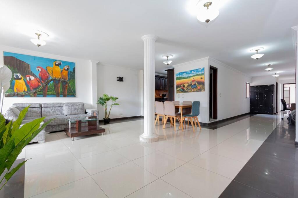 ¡Apartamento HOME LAURELES excelente ubicación!