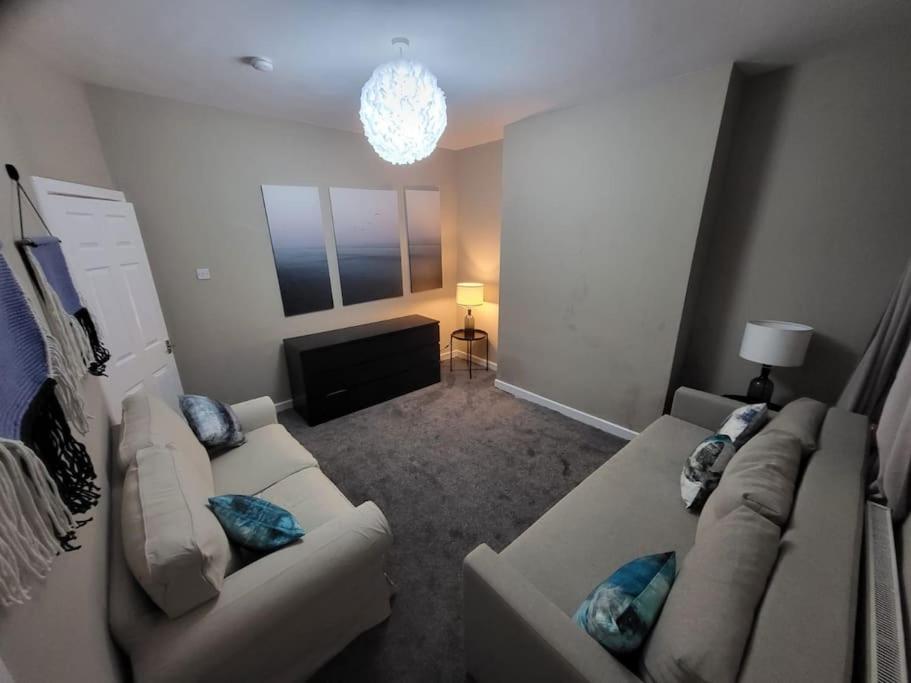 4 Bedrooms, 8 min to Manchester City! photo 3