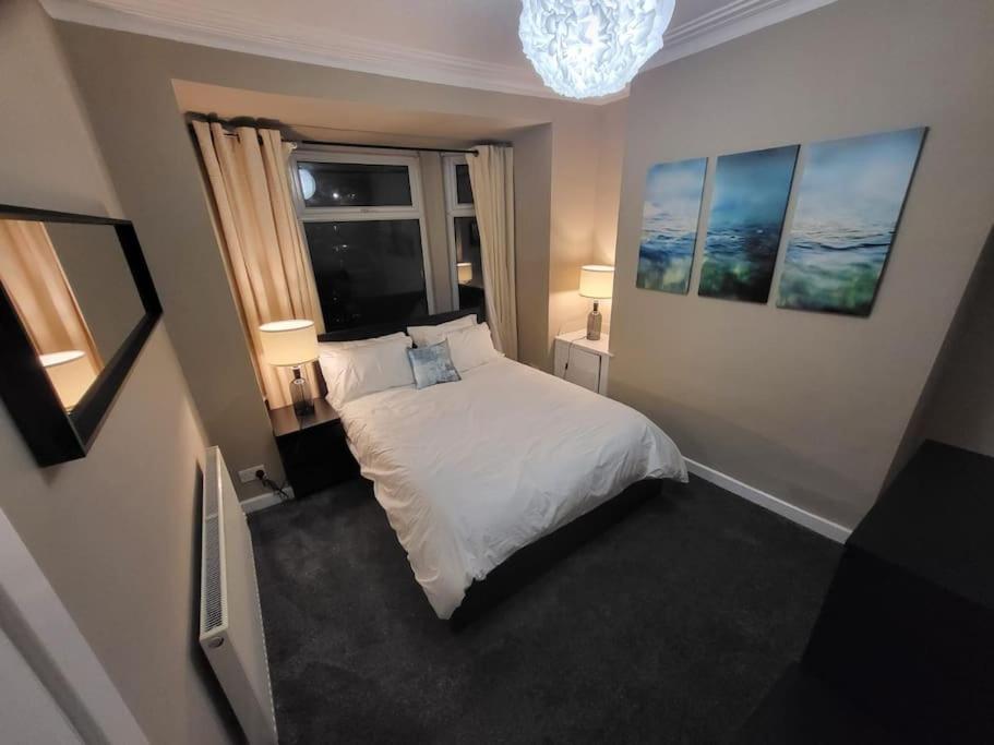 4 Bedrooms, 8 min to Manchester City! photo 4