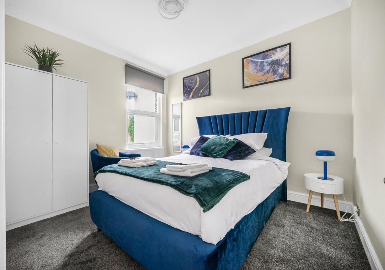 Uksas Two bed Flat Park front view 4