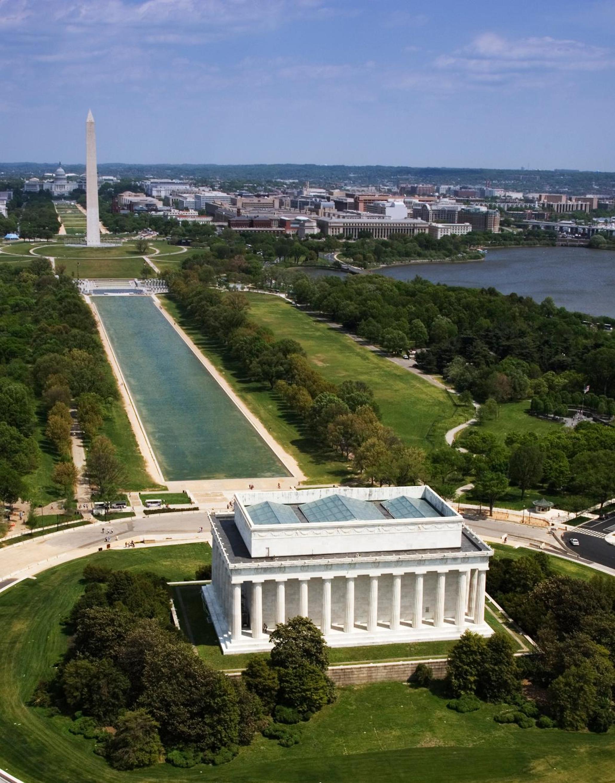 Walk to Georgetown - GWU - Kennedy Center - National Mall - Metro view 4