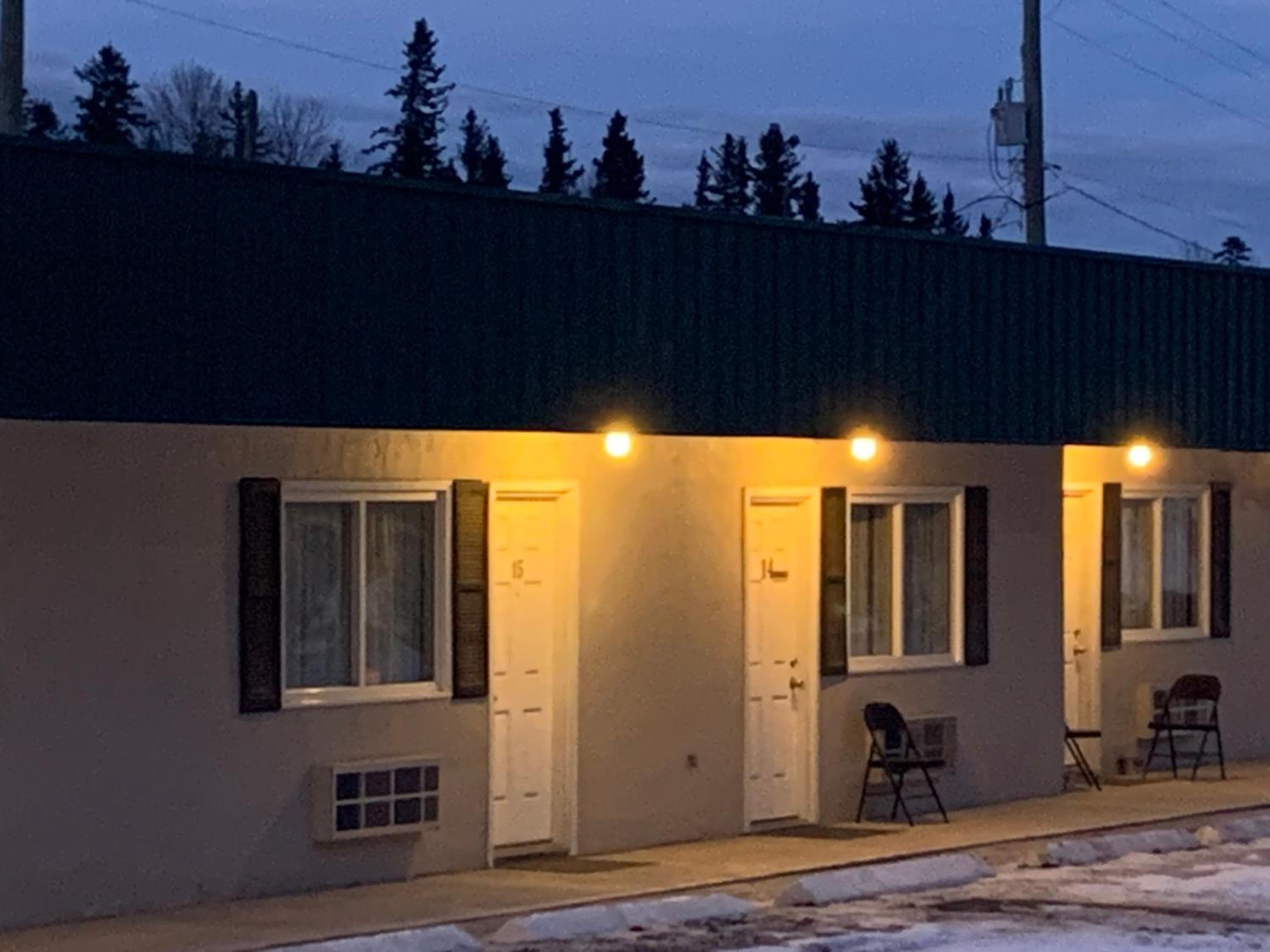 Edson Vacations - Castle Motel - Property Image 11