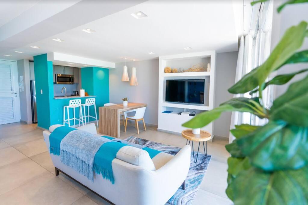 Modern Jewel Beachfront Isla Verde view 3