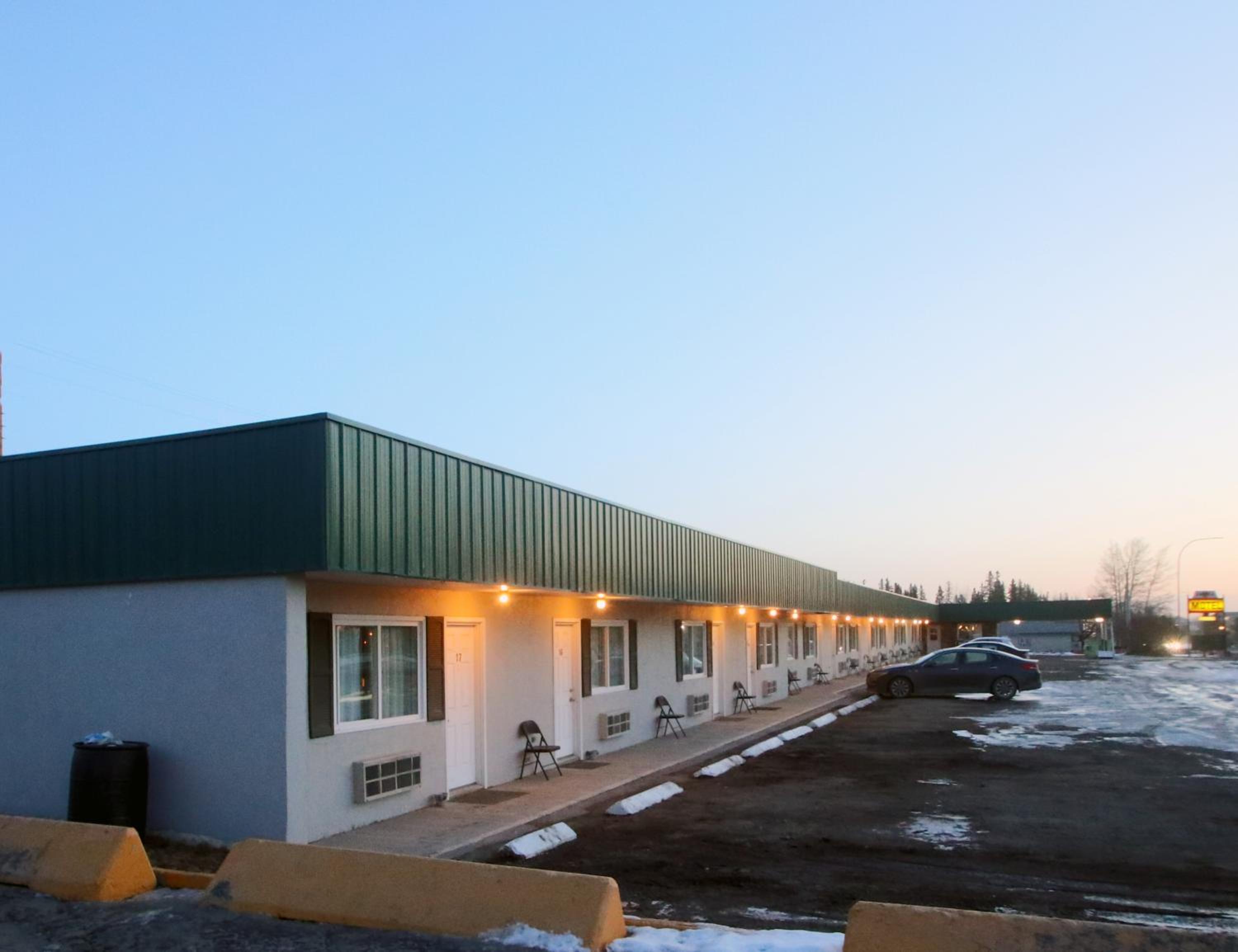 Edson Vacations - Castle Motel - Property Image 7