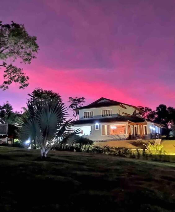 Mansão em Pedra Azul! Exclusividade na região