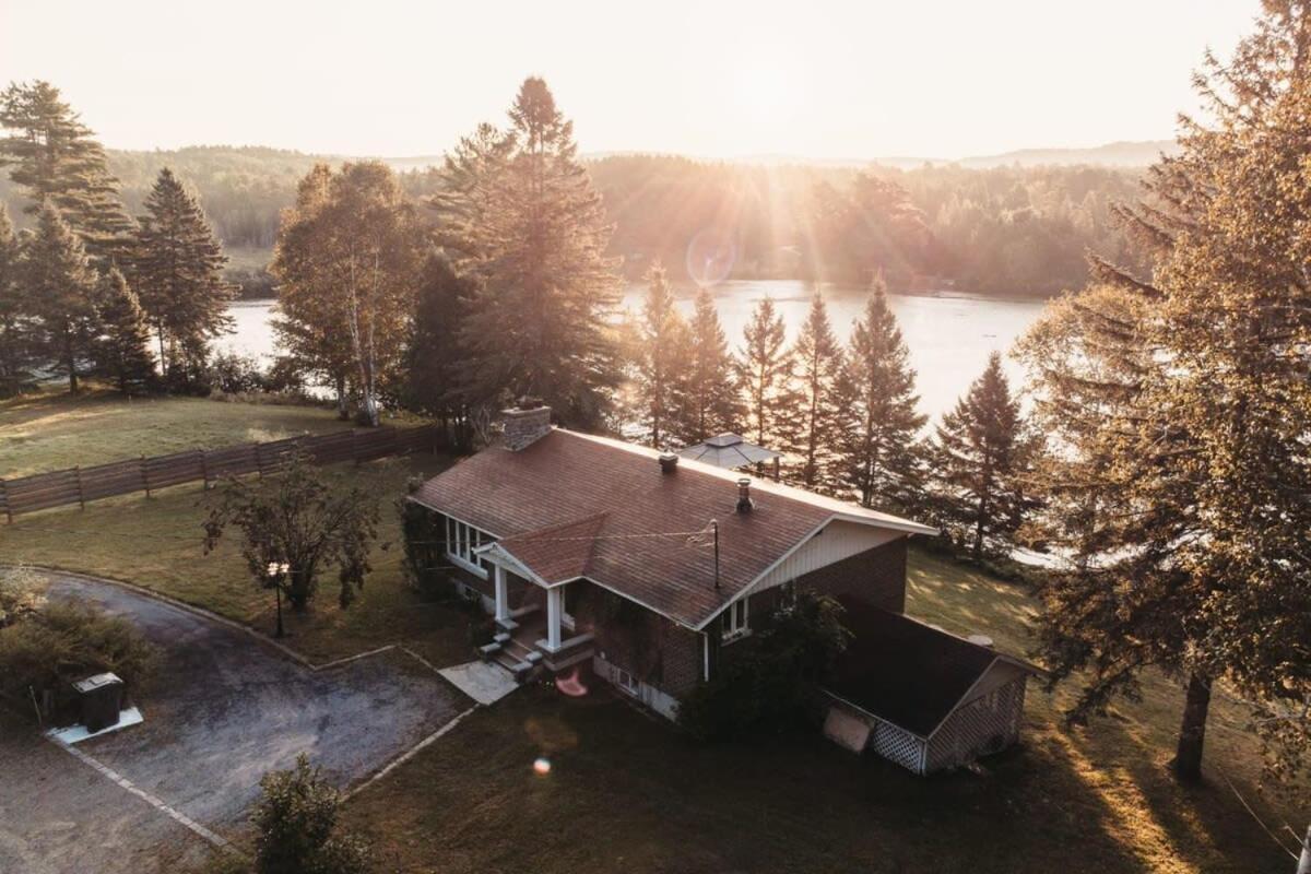 Magnifique chalet au bord du lac avec Spa