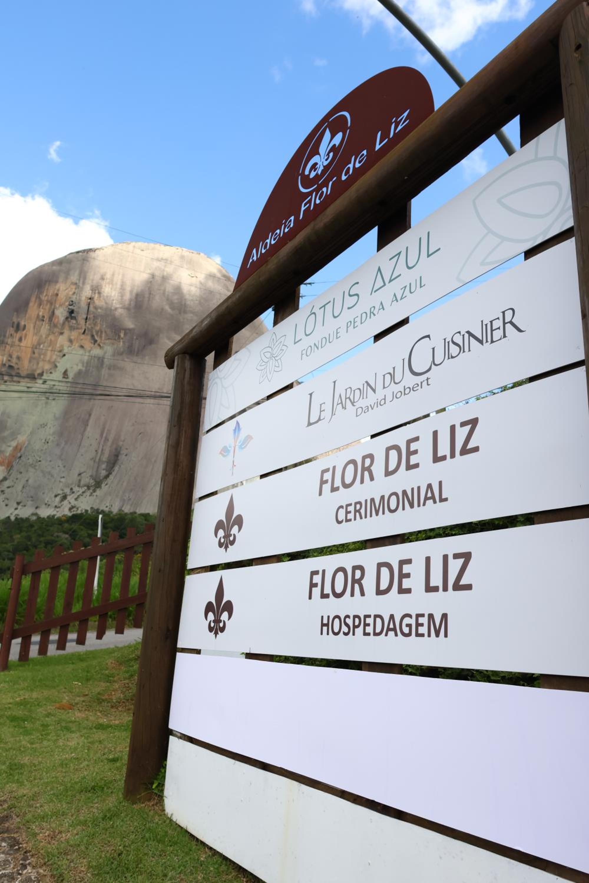 Aldeia Flor de Liz - Pedra Azul