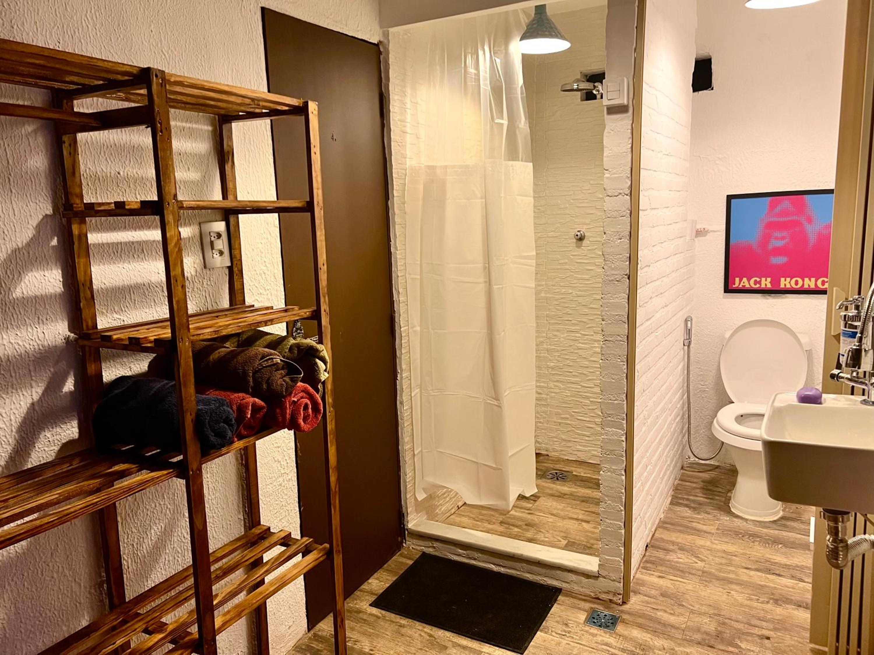 Amazing forest House in the city! Private guest suite - double studio room