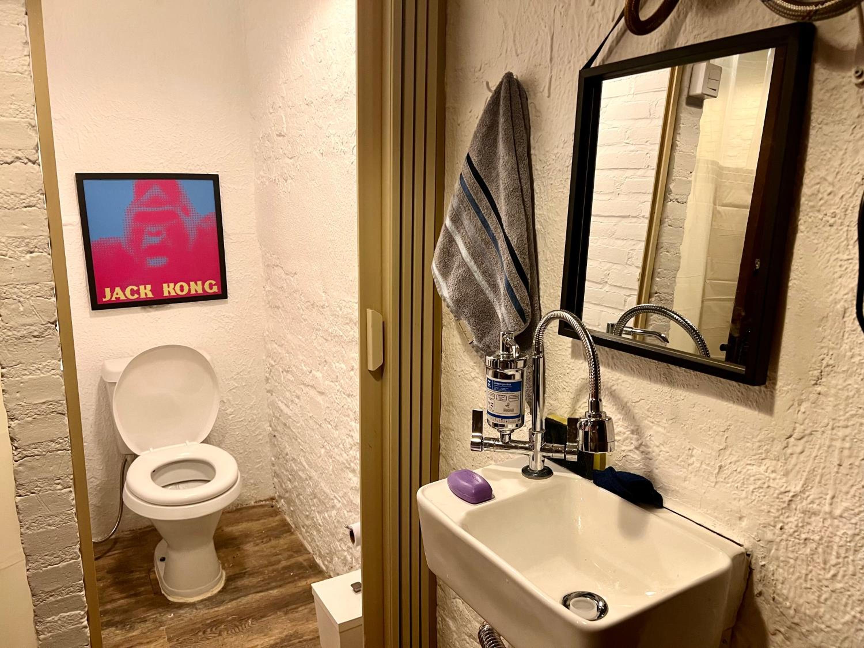 Amazing forest House in the city! Private guest suite - double studio room