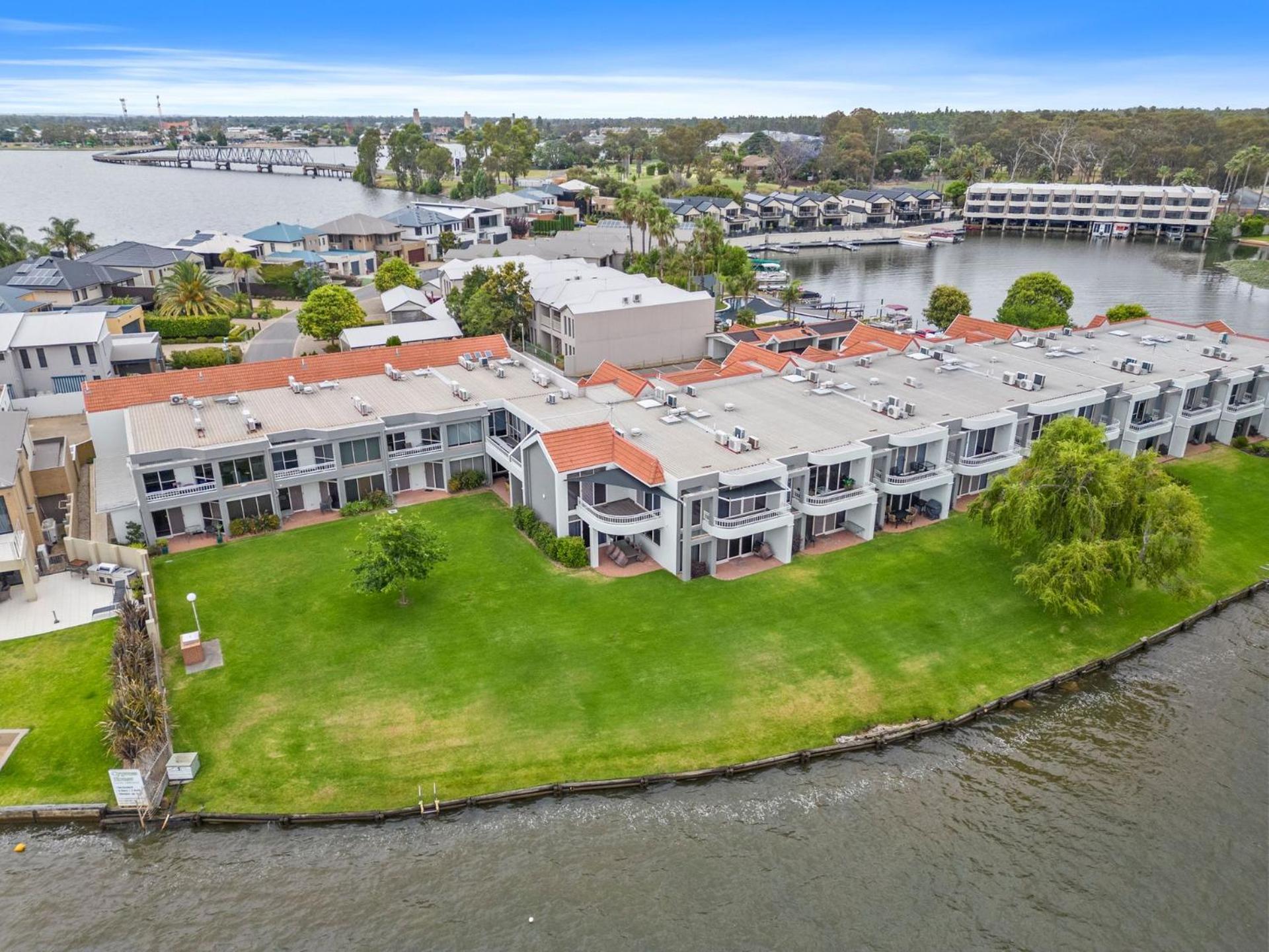 Yarrawonga Lakeside Apartment 25