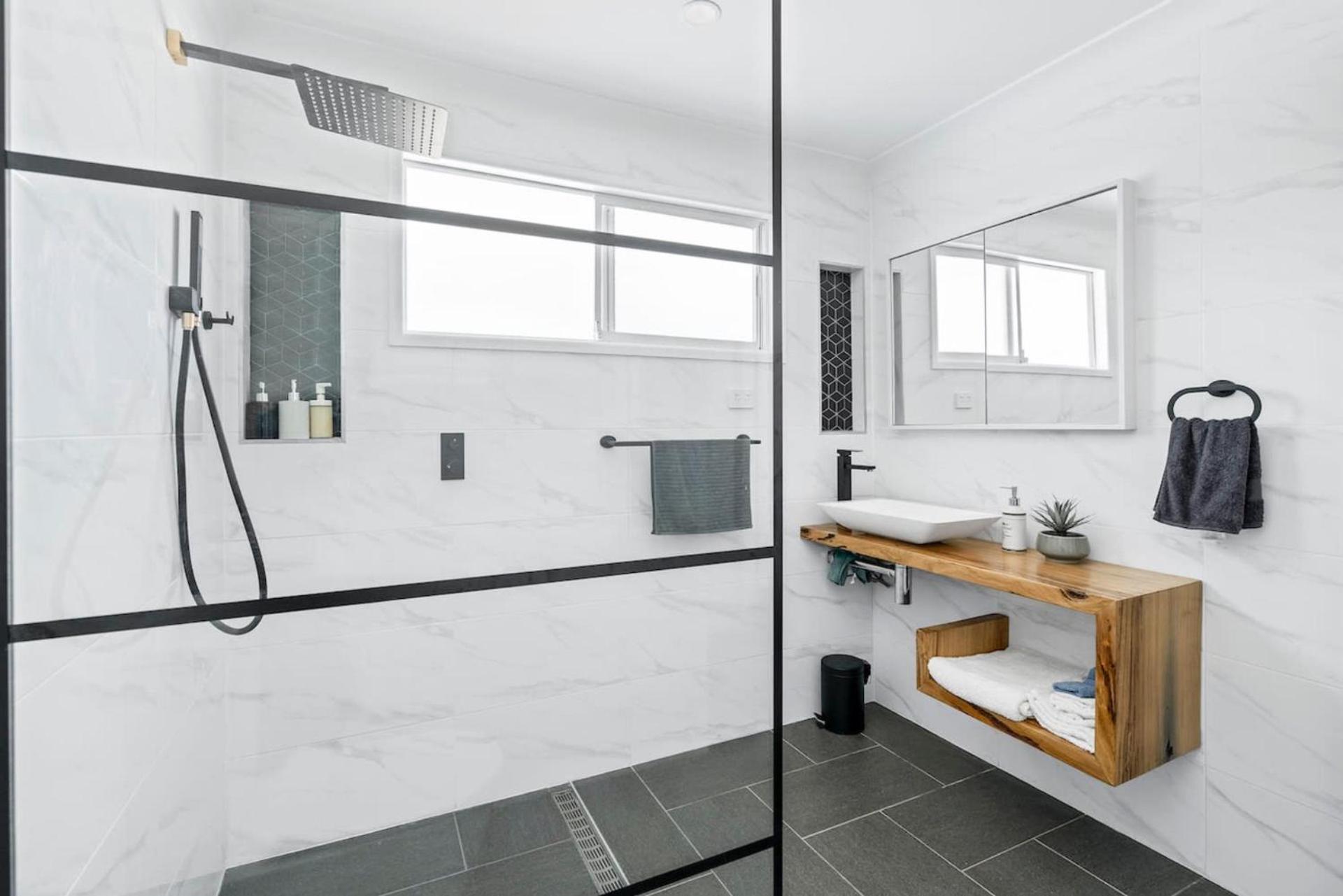 Free Early Check In & Late Check Out! - Sanctuary View - Stylish and luxurious