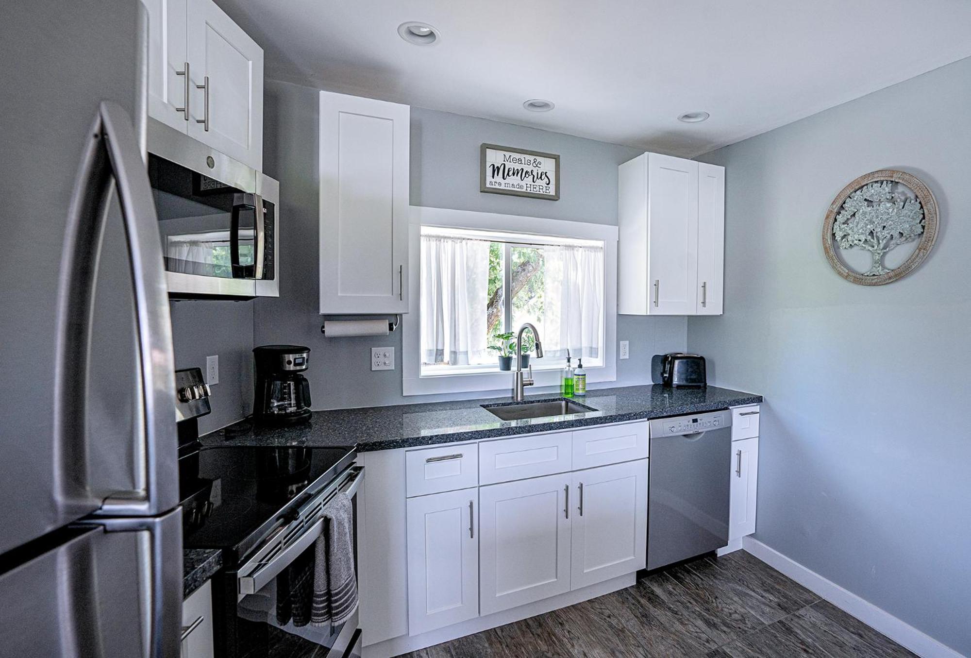 Peak Haven: 2BR Mountain View view 2
