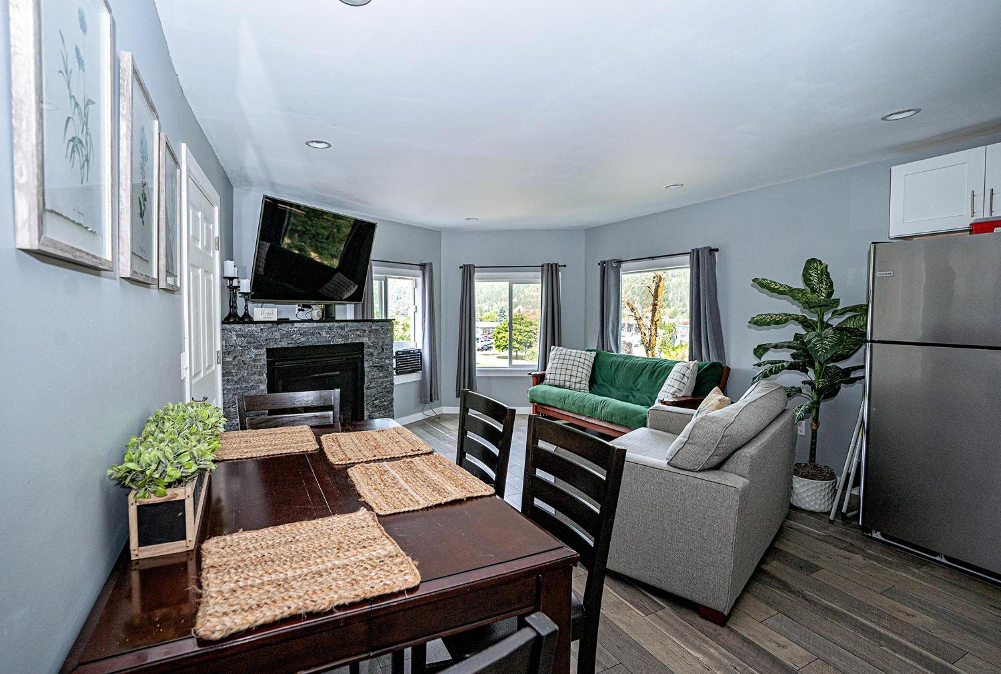 Peak Haven: 2BR Mountain View view 5