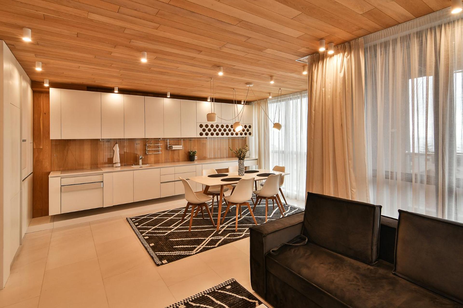 Seaview flat with pool & parking